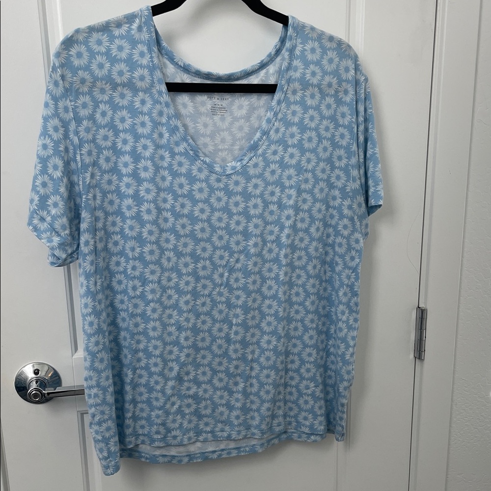 American Eagle Medium V-neck Soft & Sexy short sleeve women’s top short sleeve